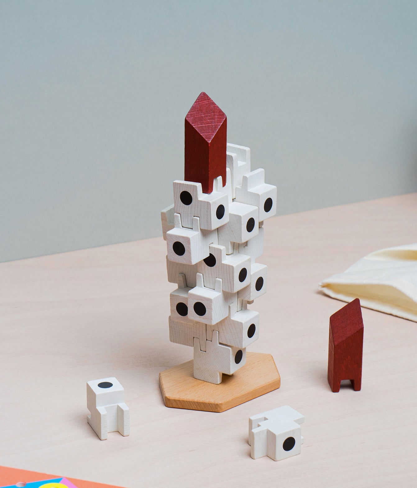 naef（ネフ）社　CAMPANILE Japanese Capsule Tower – A Tangible Future